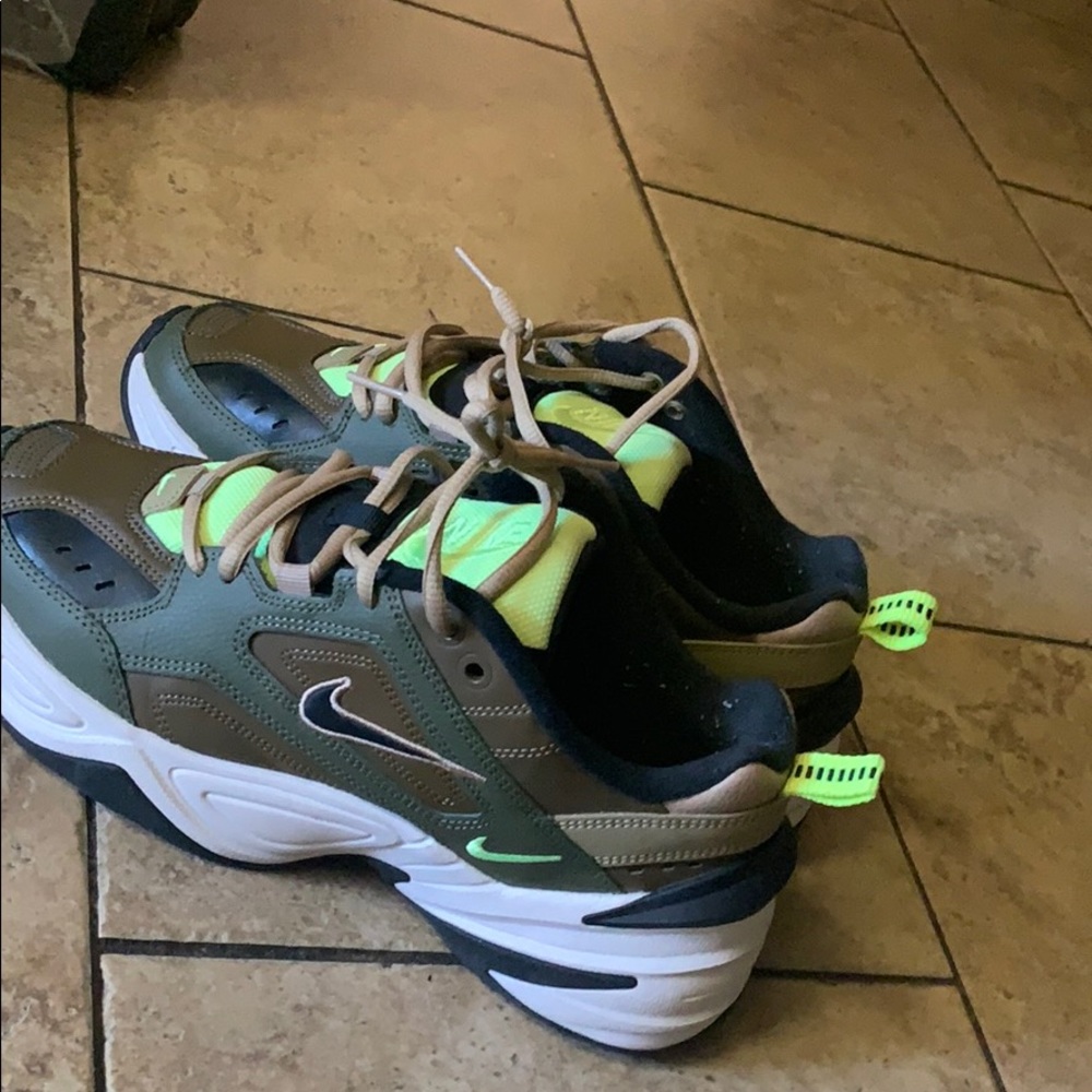 Women’s Nike sneakers